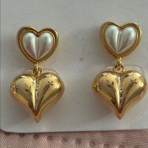 🌸. Gold and Pearl Heart Earrings